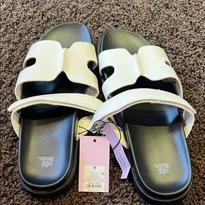 NWT Wild Fable Women's Black and White Slide Sandals